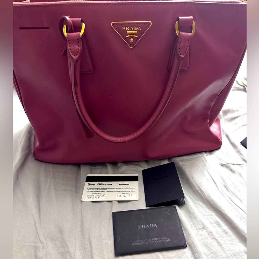 Vintage Authentic Prada Saffiano handbag